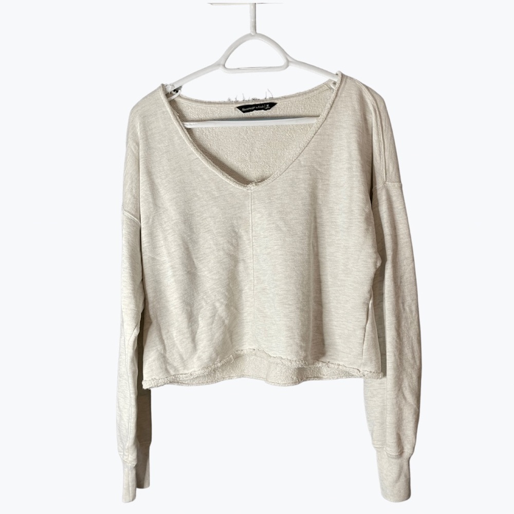Cute cream sweater, in good condition, I’m 5’4